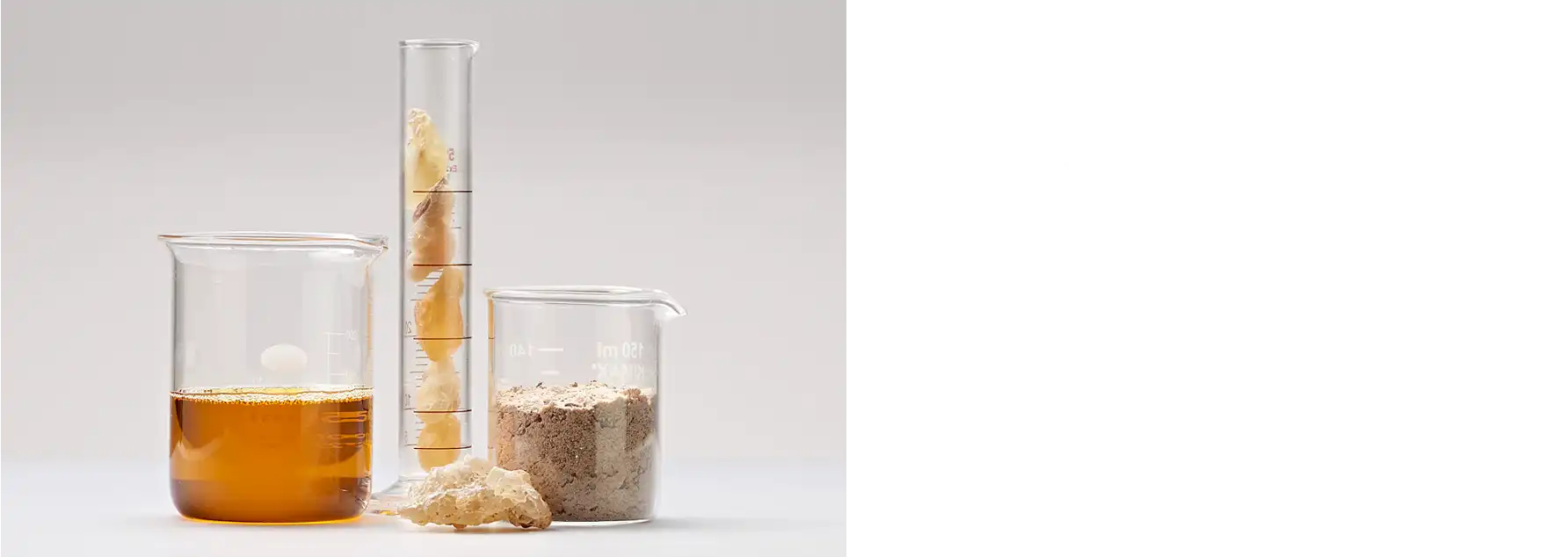 フランキンセンス アクティブフィト コンプレックス 40年以上に及ぶ研究の成果をもとに、 フランキンセンスの成分をすべて活用。  いきいきと輝く肌へ。