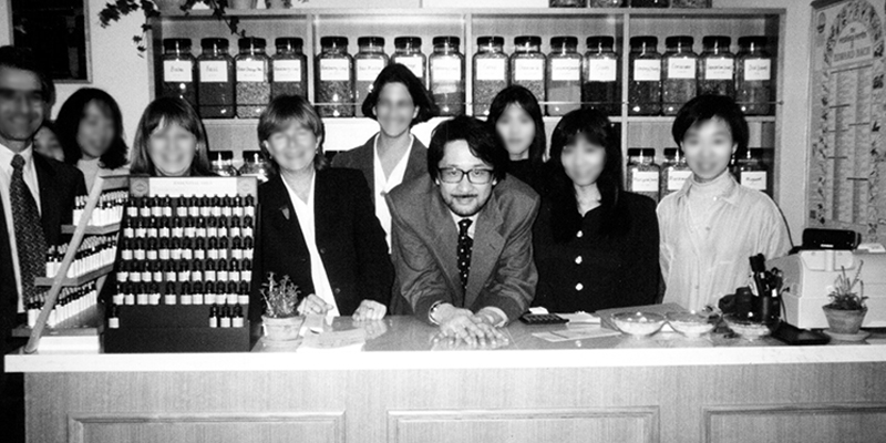 ニールズヤード創業時の梶原とスタッフ